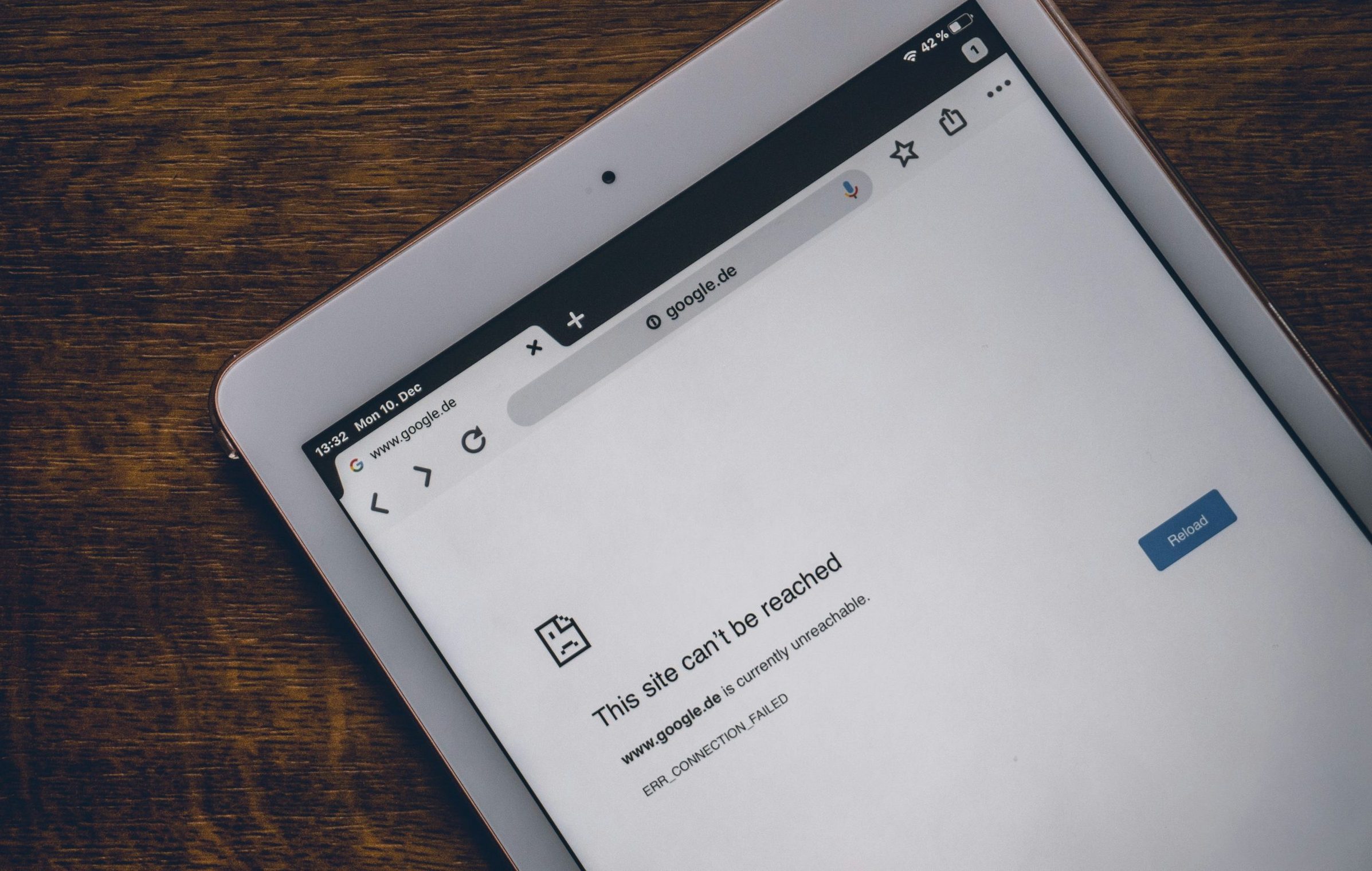 “Android smartphone showing a ‘No Internet Connection’ warning, futuristic neon interface, and a user troubleshooting the issue in 2025.”