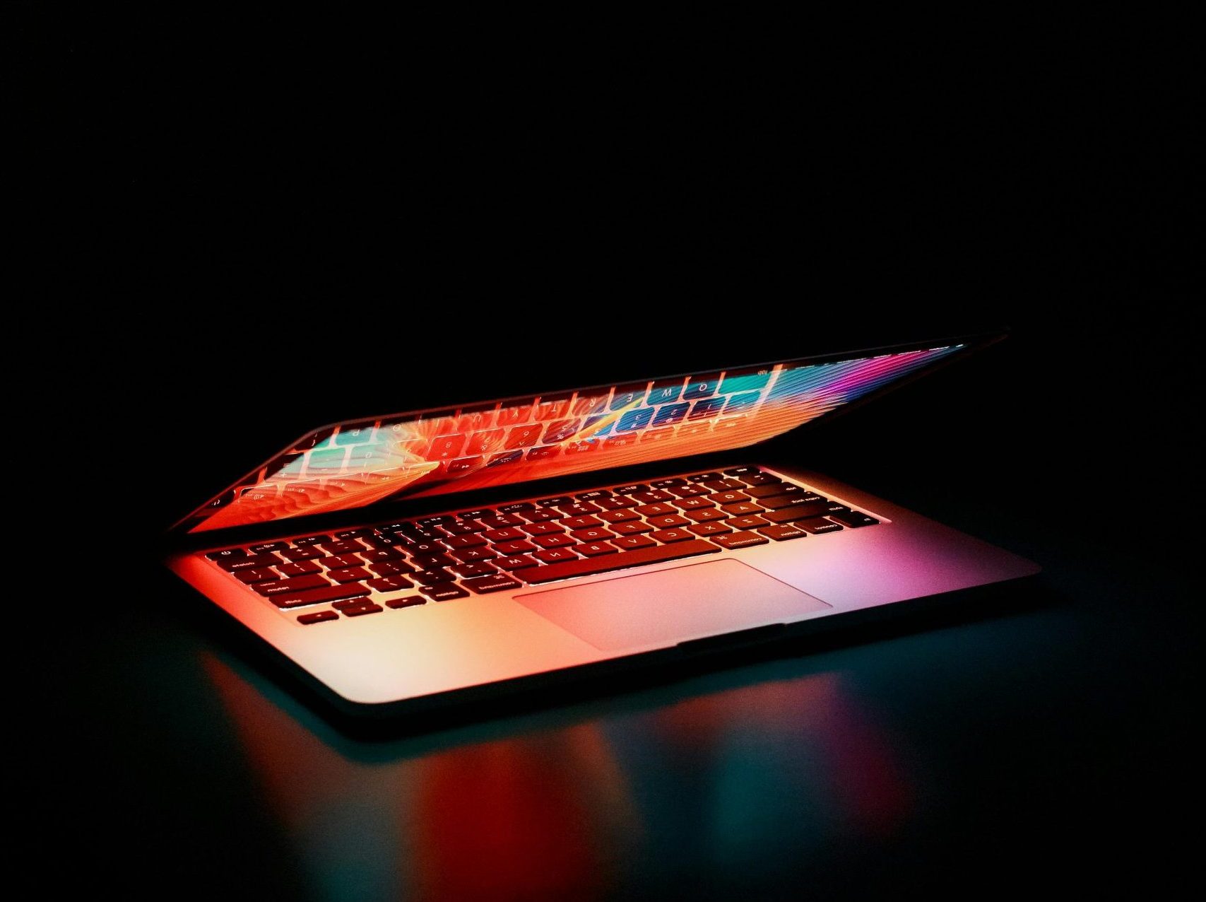 Gambar laptop MacBook Pro M3 Max untuk editing video 2025